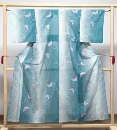 A◆着物くつろぎ 夏物 蝶々にストライプ 緑色 化繊 小紋 薄物 絽 紗 着物のサムネイル