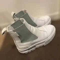 PUMA ホワイト 厚底チェルシーブーツ　プーマ　白　ハイカットロングブーツ