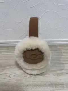 UGG クリーム色ファーイヤーマフ