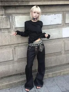 ブラックデニムパンツ ワイドレッグ スタッズ付き