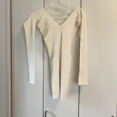 クリーム色 Vネック 長袖ニット　ラグナムーン　LAGNAMOON オフショル