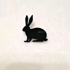 黒うさぎ　ブローチのサムネイル
