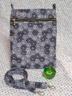 ハンドメイド☆ポコポコ刺繍の花柄風ショルダーバッグ☆グレー