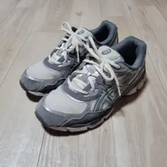 asics アシックス GEL-NYC 25.5cm　ゲル　スニーカー　グレーのサムネイル