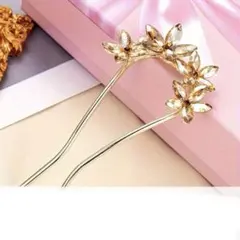髪飾り　簪　U字型　ヘアピン　お花　ラインストーン　フラワーデコレーション　金色