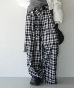 日曜まで値下げ】TEEN BOOPチェックボリュームパンツ ブルー - メルカリ