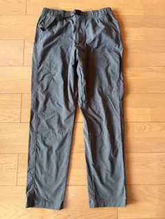 ユニクロ ナイロンギアパンツ　Sサイズ　オリーブのサムネイル