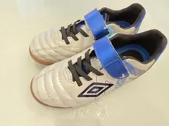 umbro サッカーシューズ ホワイト/ブルー　室内