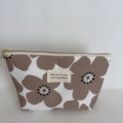 ハンドメイド　花柄ポーチ ベージュとホワイト20cmファスナーポーチ