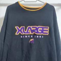 【人気XLサイズ】XLARGE センターロゴ刺繍 スウェット レイカーズカラー