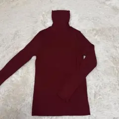 UNIQLO バーガンディ タートルネックセーター