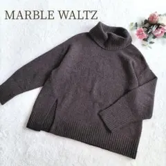 【マーブルワルツ】 ブラウン タートルネックニット 長袖 スリット入り Lのサムネイル