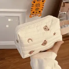 アイボリー クマ 星　月　刺繍 ポーチ　熊　くま