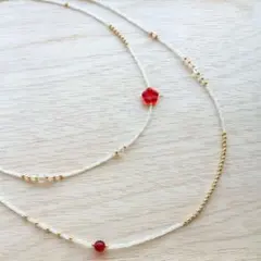 紅白金色の２連ロングネックレス