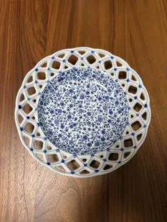 正光窯　有田焼　透かし彫り フルーツ皿 菓子皿ブルー小花柄 磁器のサムネイル