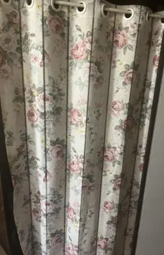 花柄アコーディオンカーテン