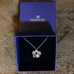 スワロフスキー　ハートのお花型チャーム ネックレス
