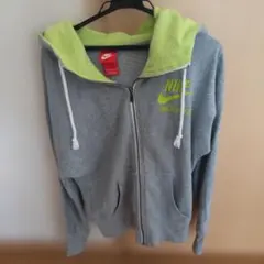 NIKE ナイキ　ジップアップパーカー　レディース M