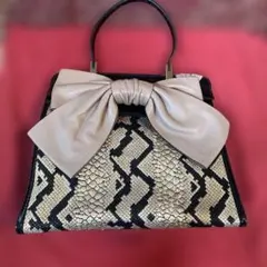 VALENTINO GARAVANI 猫型キーホルダー バッグチャーム - メルカリ