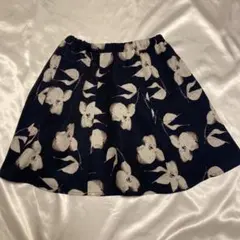 プロポーションボディドレッシング紺　花柄ミニスカート