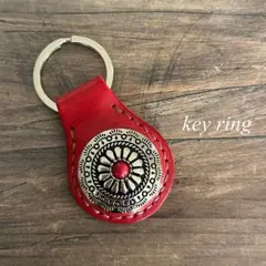 コンチョ付きキーリング　キーホルダー　レッド　レザー　本革