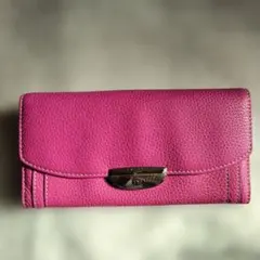 ランセルのピンクレザー長財布 金属留め具付き