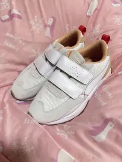PUMA スニーカー ホワイト ベルクロ　23.5cm未使用のサムネイル