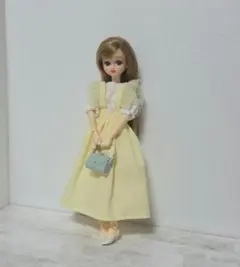 ２２センチドール服　レースブラウス肩フリルサロペット　バックのサムネイル