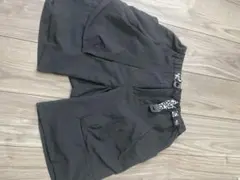 グラミチ　黒いショートパンツ 透かし模様付き