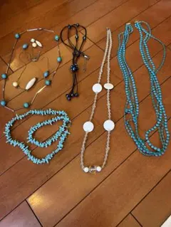 ターコイズ色とホワイトのネックレスまとめ