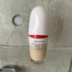 SHISEIDO エッセンス スキングロウ ファンデーション　240