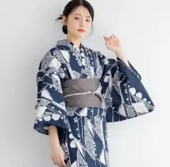 ゆかた館グレース 白紺の乱れ糸菊 浴衣・帯 • 下駄セット - メルカリ