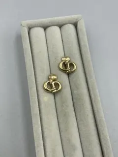 258クリスチャンディオールゴールド ロゴデザイン スタッドイヤリング