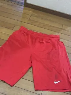 NIKE ナイキ レッド スポーツ ハーフパンツ