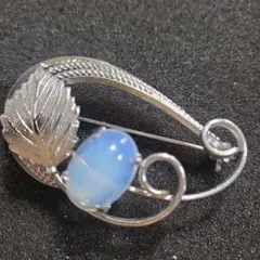 シルバー 葉デザイン ブローチ 青色オパール？風