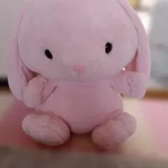 ピンクのウサギのぬいぐるみ