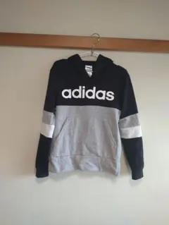 adidas スウェットパーカー 黒/灰色/白150cm