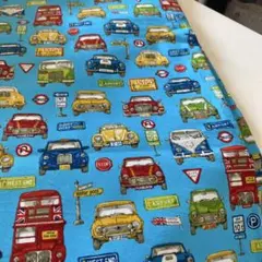 カラフルな車両プリント生地