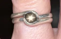 4℃2連リング・ブラックスターサファイア