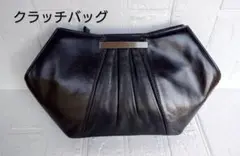 黒のレザープリーツクラッチバッグ