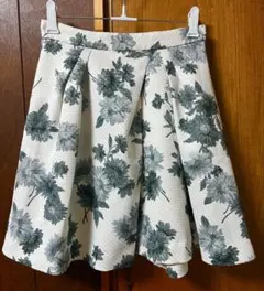 【美品】Rirandtureフラワープリント フレアスカート日本製のサムネイル