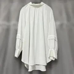 しまむら　パールボタン付きブラウス