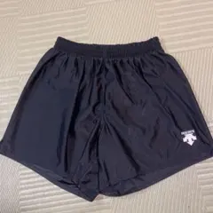 DESCENTE 黒 ショートパンツ