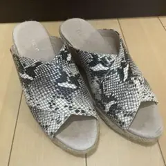 nouer ヌエール　サンダル パイソン柄のサムネイル