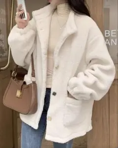 ホワイト フリースジャケット M ボアコート　ボタン1つ紛失