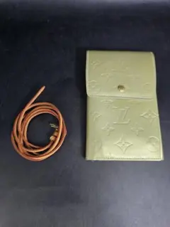 MT452 ルイヴィトン ヴェルニ ウォーカー エナメル 折り財布 レディース