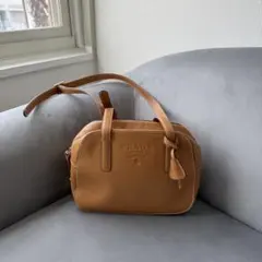 プラダ サフィアーノ レザー ショルダーバッグ キャラメル ロゴ ハンドバッグ