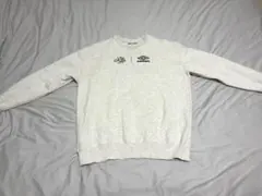 UMBRO カオヨリナカミ×フリークスストアダブルロゴ クルーネックスウェット