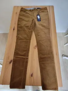 トミーヒルフィガージャパンのコーデュロイパンツ