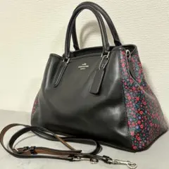 極美品★コーチ ショルダーバッグ 2WAY ハンドバッグ 花柄 黒 チャーム付き